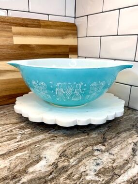 Vintage Pyrex 4 Qt Amish Butterprint Cinderella Bowl #444 – Turquoise & White 🥣